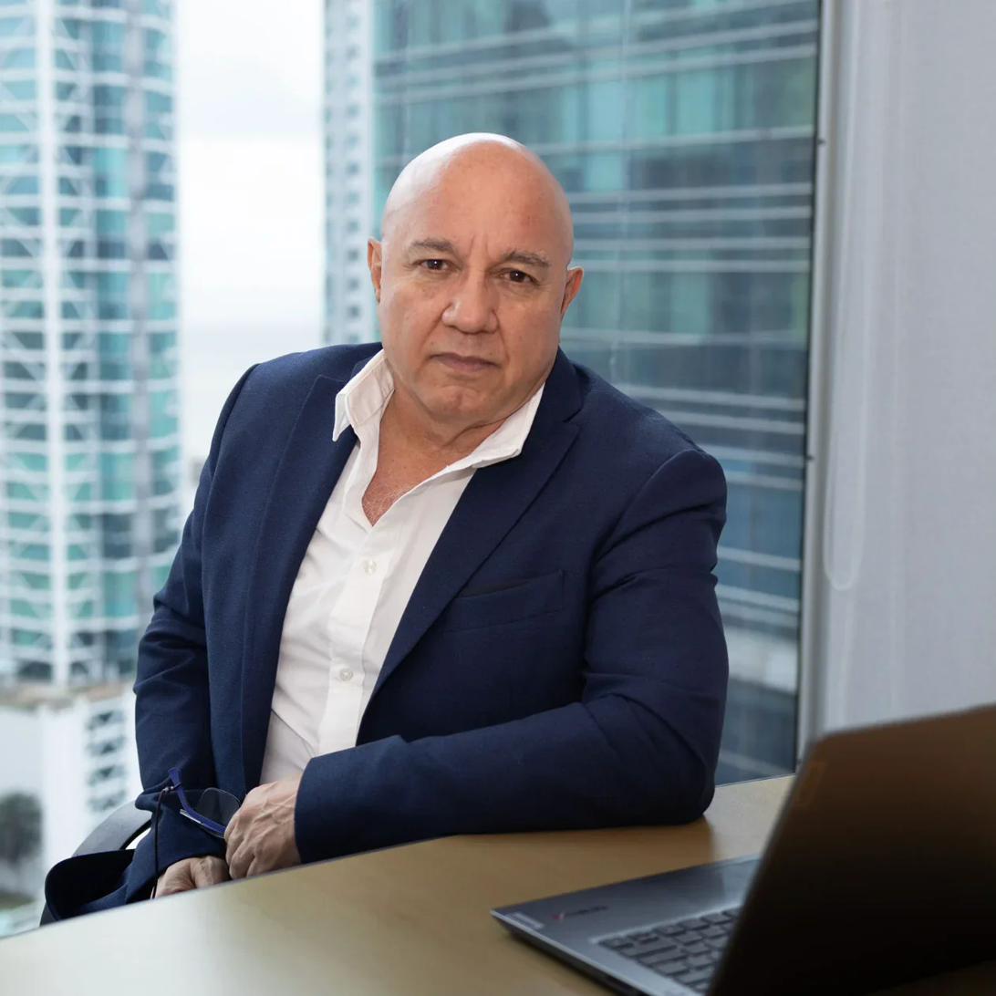 Osvaldo Madariaga - Líder Senior de Procurement con 30 años de experiencia